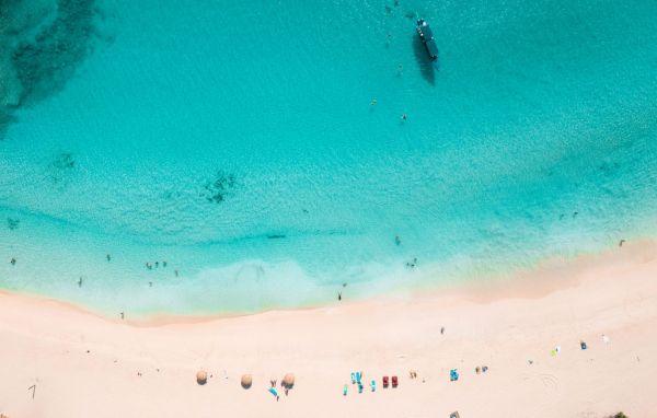2 relaxen op een strand in st maarten