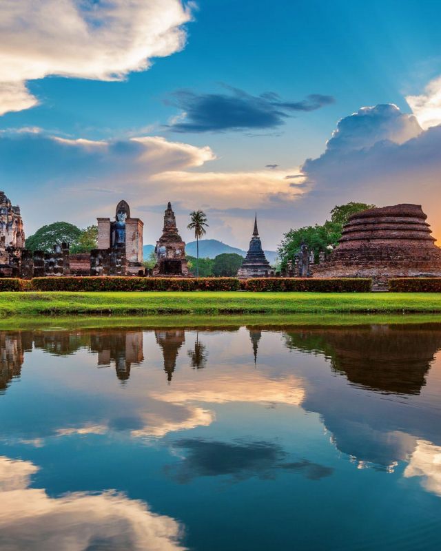 Buddha statue wat mahathat temple precinct sukhothai historical park